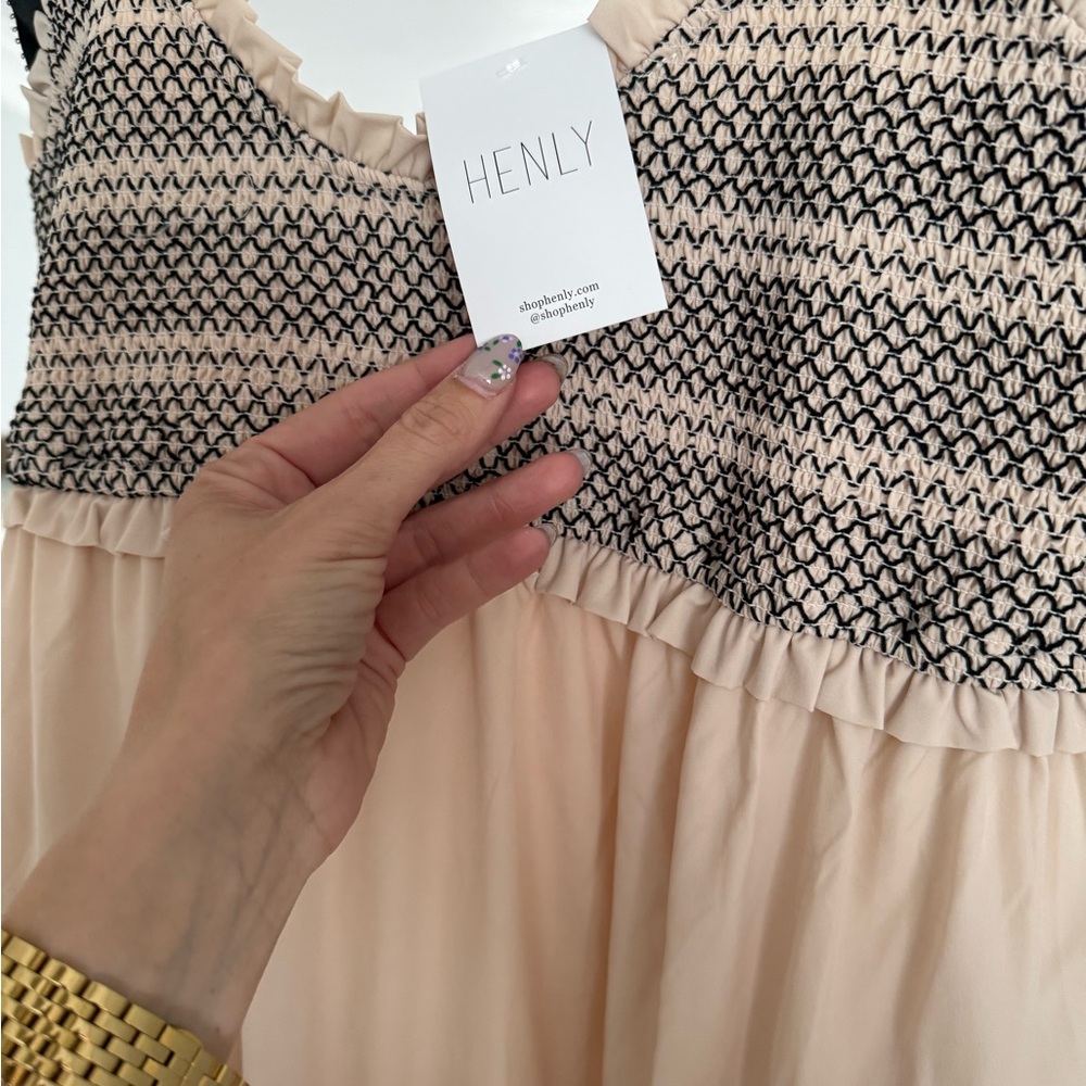 Elegant Cream and Black Women's Dress - Picture 2 of 3